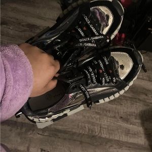 I’m selling my dolce and gabbana shoes size 37=7 in women